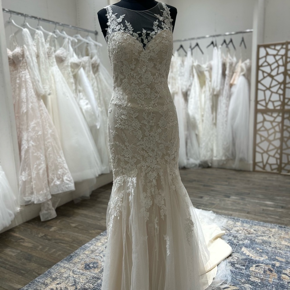 Elegant Lace Wedding Dress